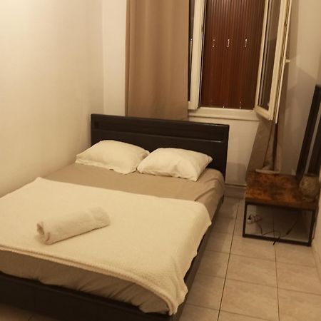 Appartement Chambre Cour à Fontaine  Extérieur photo